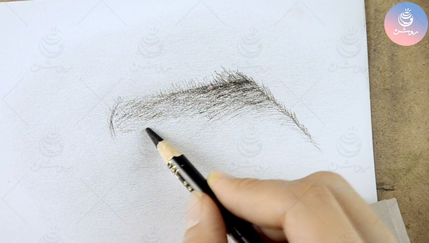 طراحی ابرو به روش هایپررئال سیاه قلم